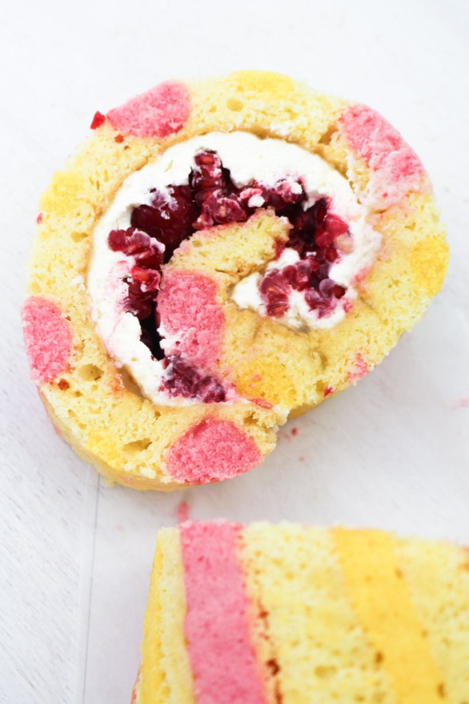 How to create pink and yellow stripes on Lemon raspberry roll cake